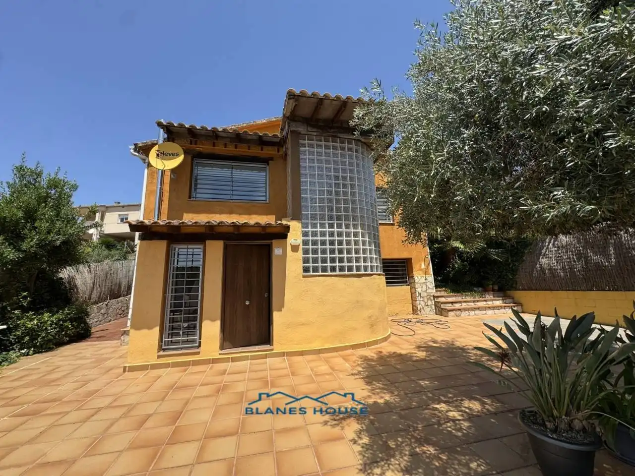 Vista exterior de Casa o xalet en venda en Tordera amb Aire condicionat, Jardí privat i Terrassa
