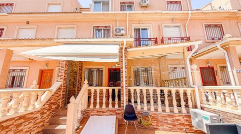Foto 2 von Einfamilien-Reihenhaus zum Verkauf in Calle Jalón, 2, Playa Flamenca, Orihuela