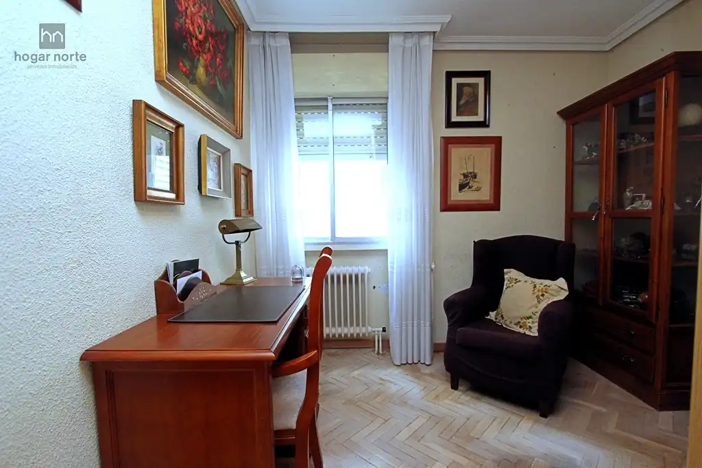 Sala d'estar de Pis en venda en San Sebastián de los Reyes amb Calefacció, Jardí privat i Parquet