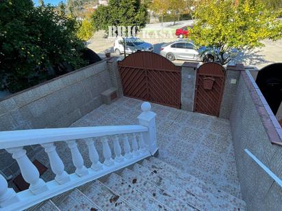 Vista exterior de Casa adosada en venda en Sierra de Fuentes amb Aire condicionat, Calefacció i Terrassa