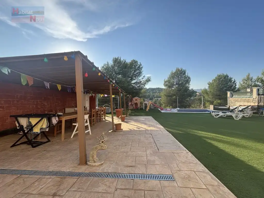 Terrassa de Casa o xalet en venda en La Bisbal del Penedès amb Forn i Rentadora
