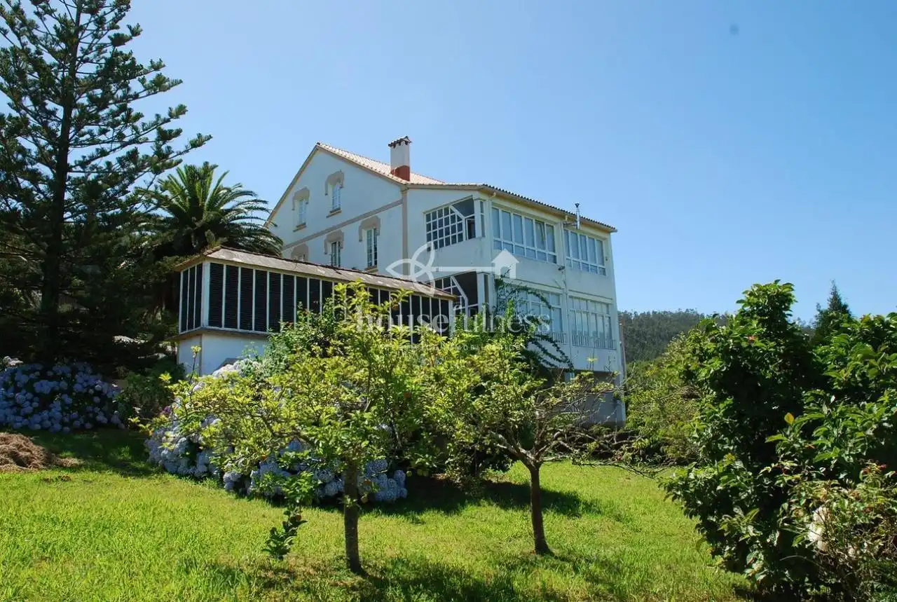 Chalet con jardín en venta en Valdoviño
