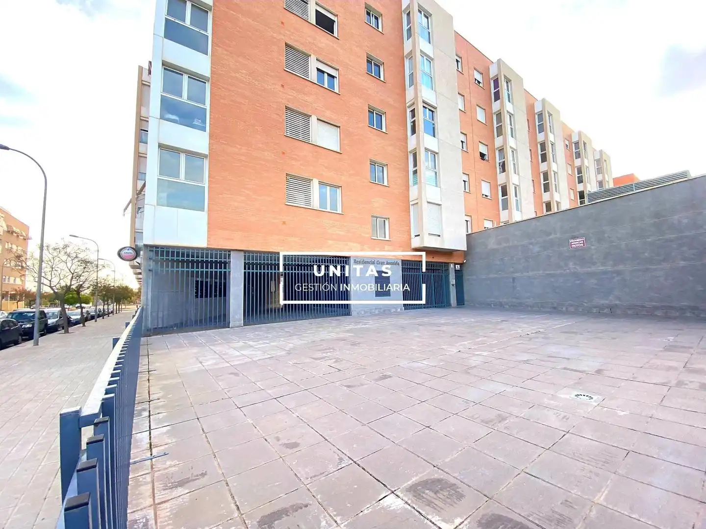 Aparcament de Pis en venda en Alicante / Alacant amb Aire condicionat, Jardí privat i Traster