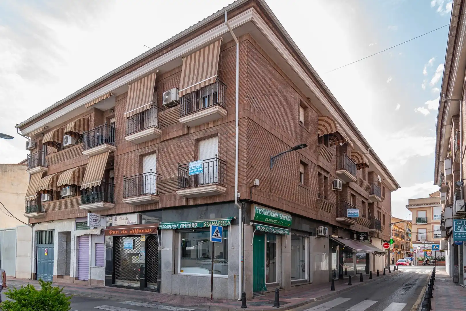 Außenansicht von Wohnung zum Verkauf in Armilla mit Klimaanlage, Heizung und Terrasse