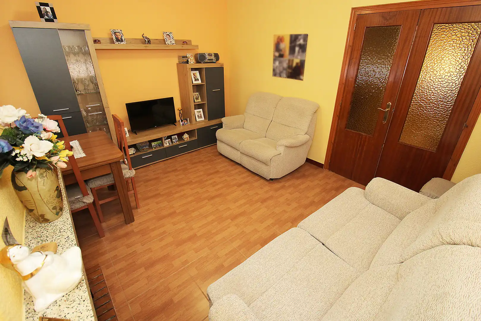 Wohnzimmer von Einfamilien-Reihenhaus zum Verkauf in Torremocha de Jarama mit Heizung, Privatgarten und Internet