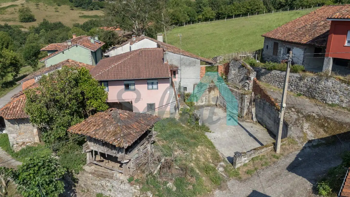 Houses for sale in Parres  with Heating, Private garden and Storage room