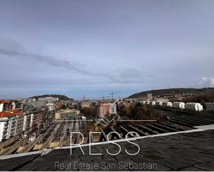Vista exterior de Pis en venda en Donostia - San Sebastián  amb Calefacció, Terrassa i Traster