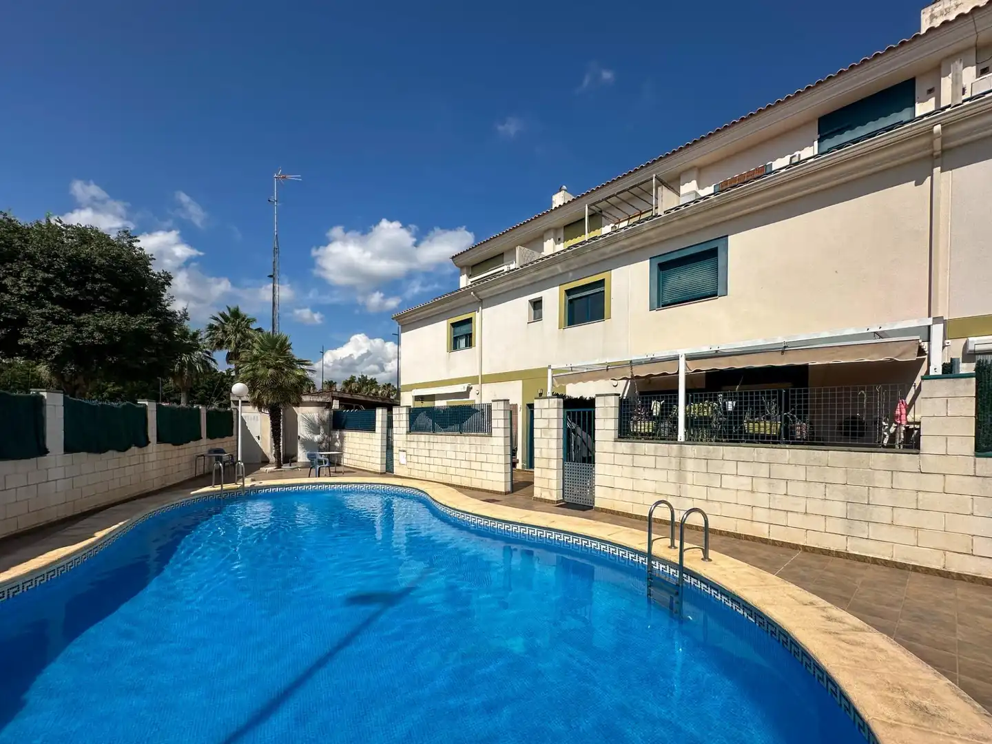 Schwimmbecken von Einfamilien-Reihenhaus zum Verkauf in Gandia mit Gemeinschaftspool