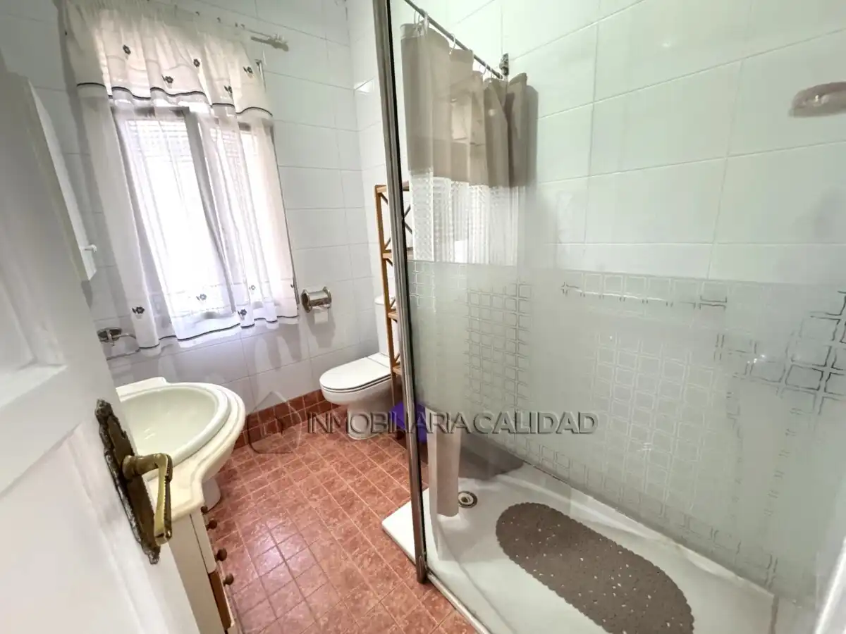 Baño de Piso de alquiler en Burgos con Calefacción y Amueblado