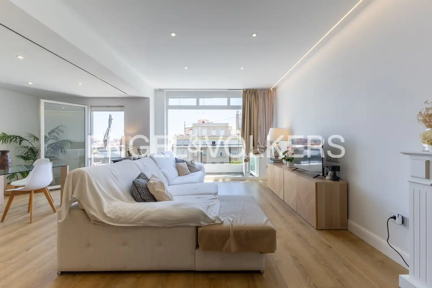 Living room of Flat for sale in Valencia  with Air Conditioner, Heating and Balcony