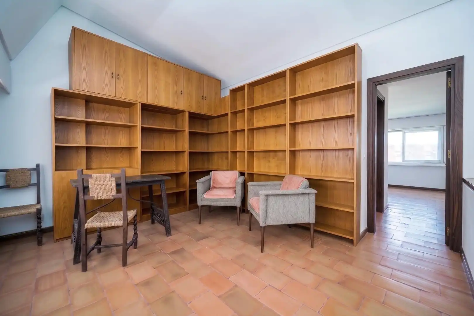 Sala d'estar de Casa adosada en venda en Pozuelo de Alarcón amb Aire condicionat, Calefacció i Jardí privat