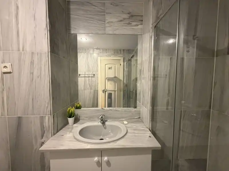 Bathroom of Study for rent in Madrid  with Air Conditioner and Furnished