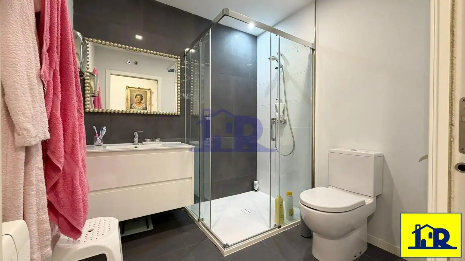 Bathroom of Flat for sale in Cuenca  with Air Conditioner, Heating and Terrace