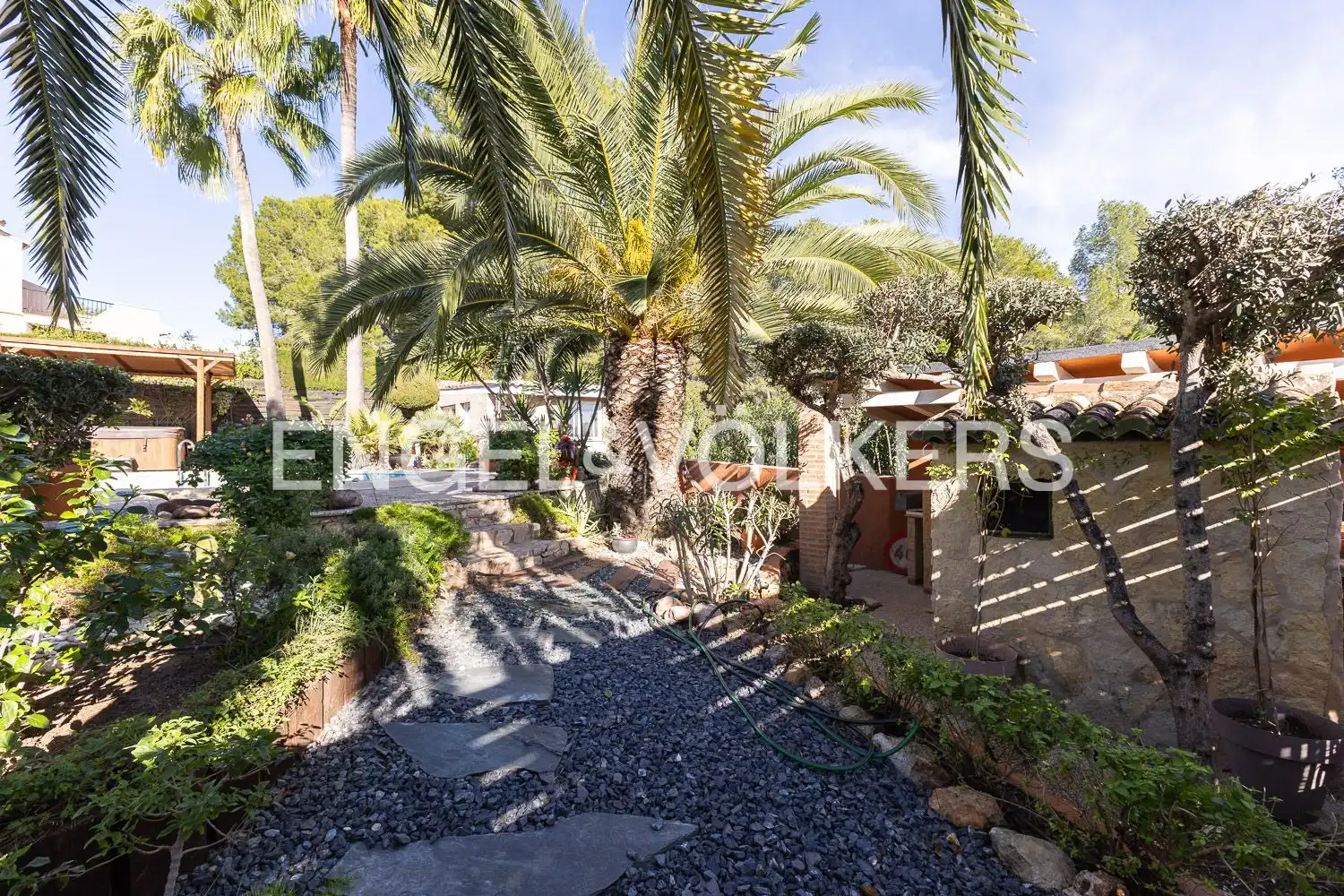 Vista exterior de Casa o xalet en venda en Riba-roja de Túria amb Aire condicionat, Calefacció i Jardí privat