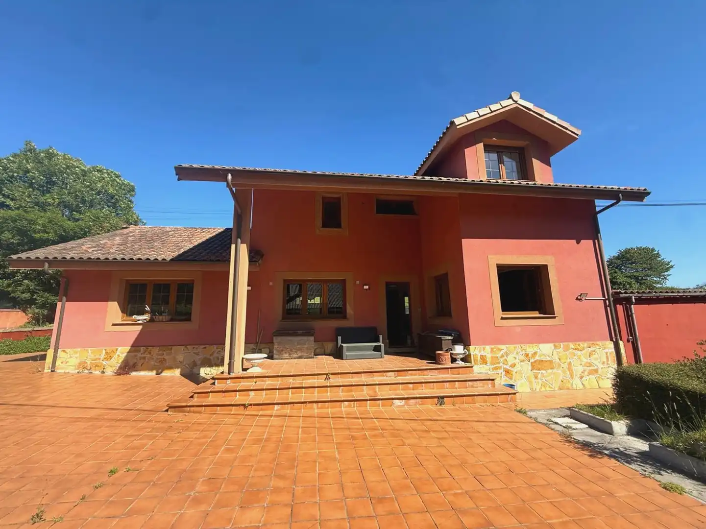 Vista exterior de Casa o chalet en venta en Castrillón con Calefacción, Jardín privado y Piscina