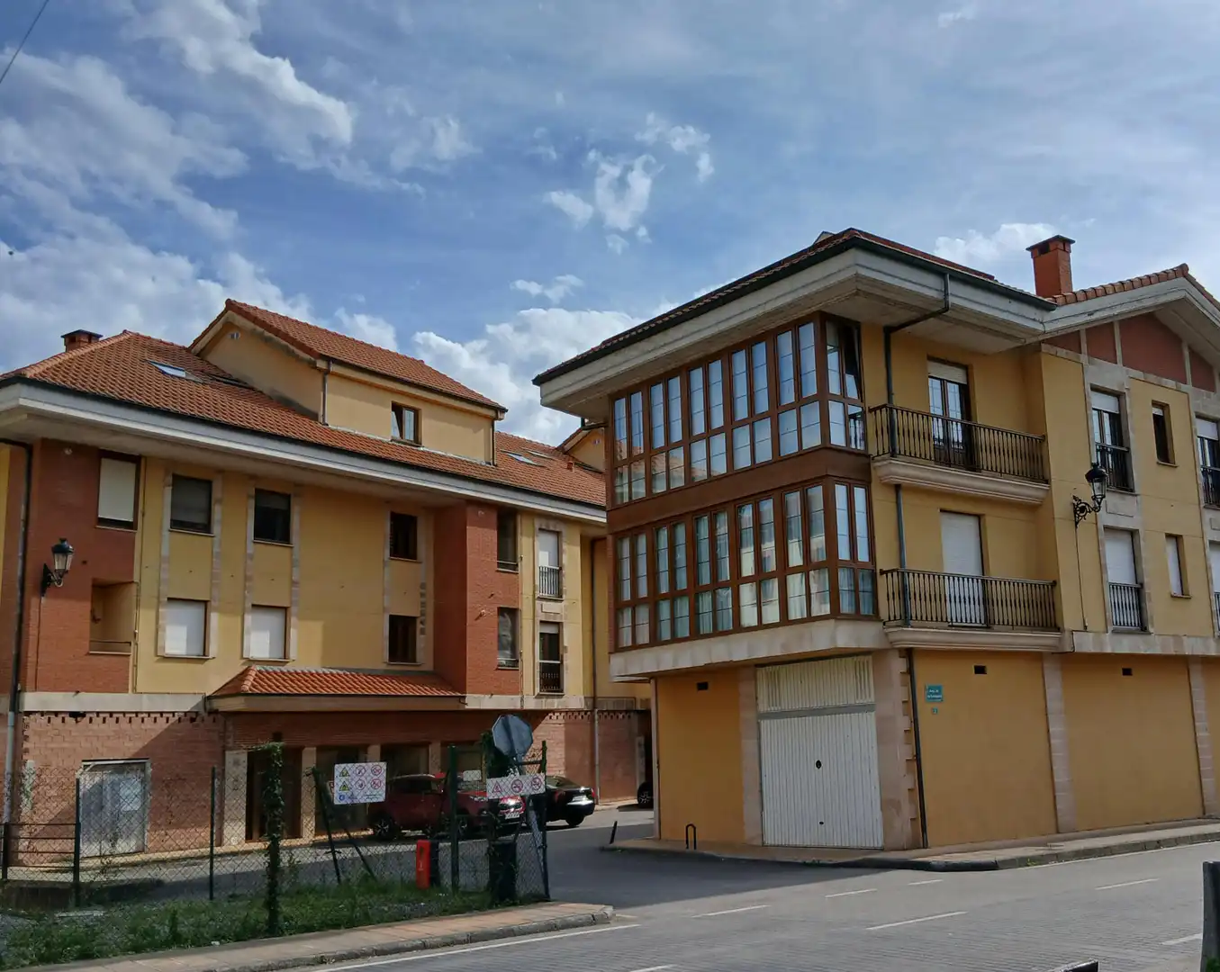 Vista exterior de Pis en venda en Villacarriedo amb Calefacció, Parquet i Terrassa