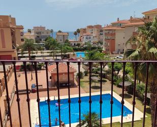 Piscina de Apartament de lloguer en Algarrobo amb Aire condicionat, Terrassa i Moblat