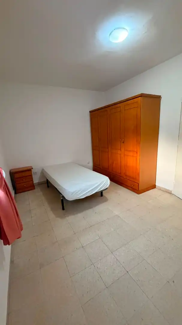 Habitación de Piso de alquiler en San Roque con Terraza, Amueblado y Lavadora