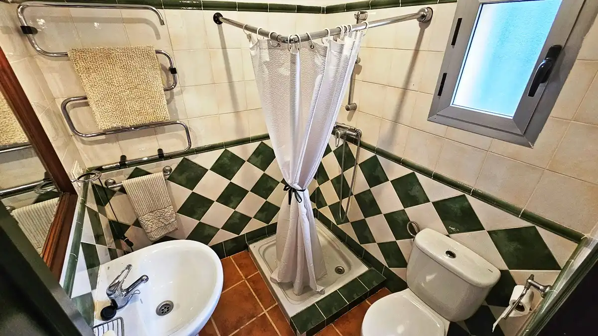Baño de Finca rústica en venta en Cortegana con Jardín privado, Terraza y Piscina
