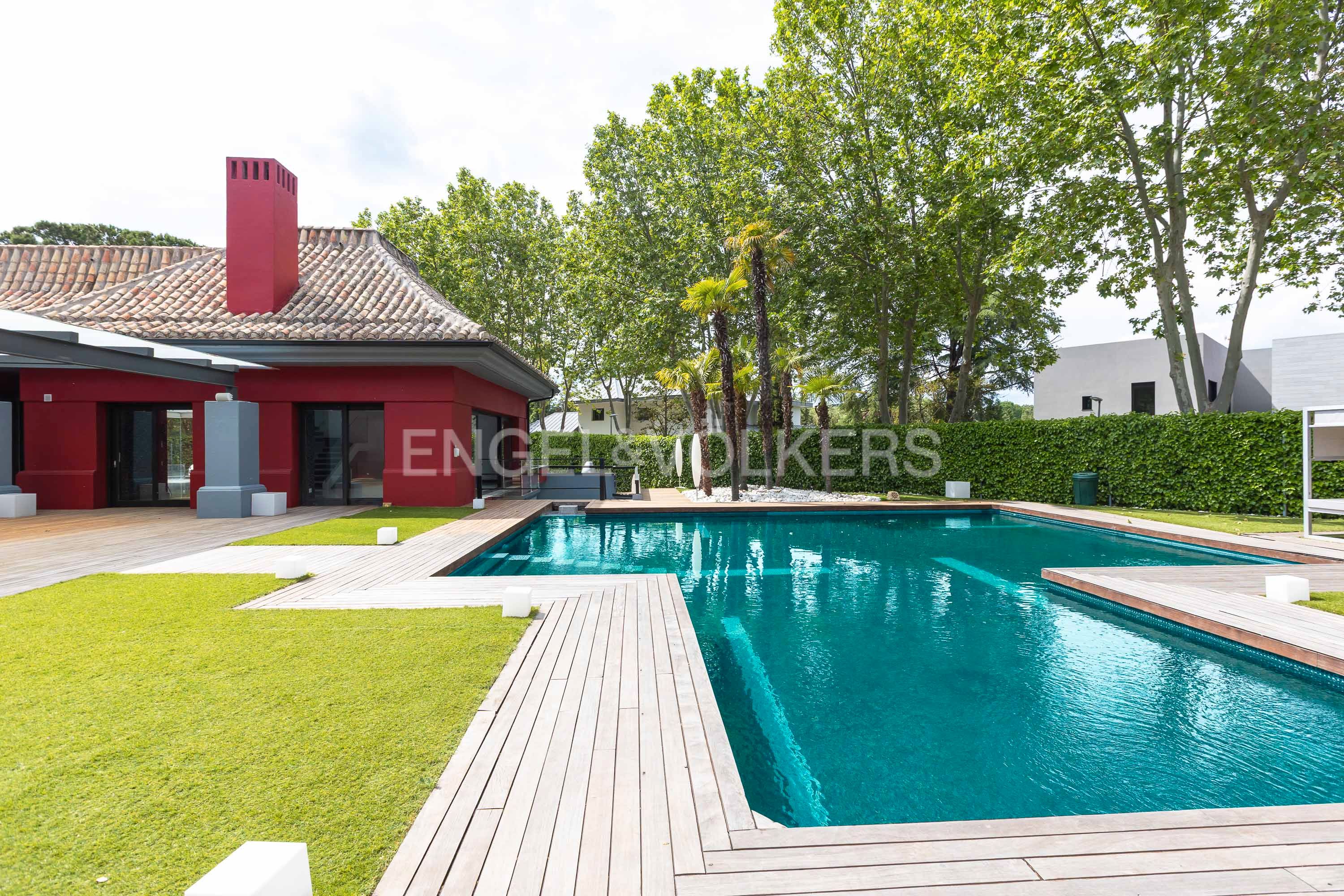 Swimming pool of House or chalet for sale in La Moraleja  with Air Conditioner, Heating and Private garden