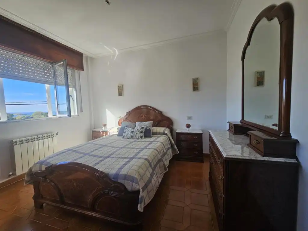 Dormitori de Casa o xalet en venda en Boiro amb Calefacció, Jardí privat i Parquet