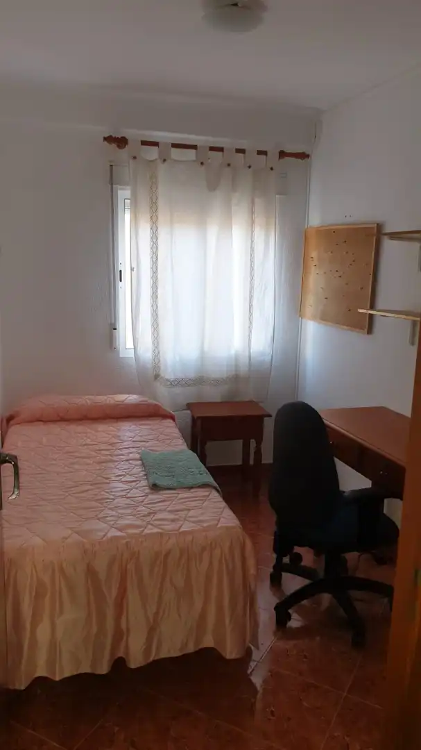 Piso de alquiler en Calle Fausto, El Torrejón - El Cerezo