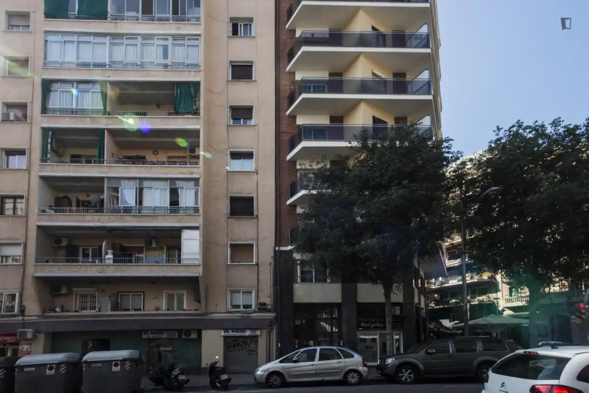 Vista exterior de Apartamento para compartir en Barcelona con Amueblado, Horno y Lavadora