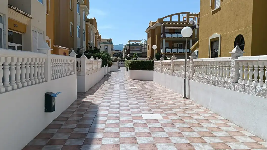 Außenansicht von Wohnungen zum Verkauf in Xeraco mit Klimaanlage, Privatgarten und Terrasse