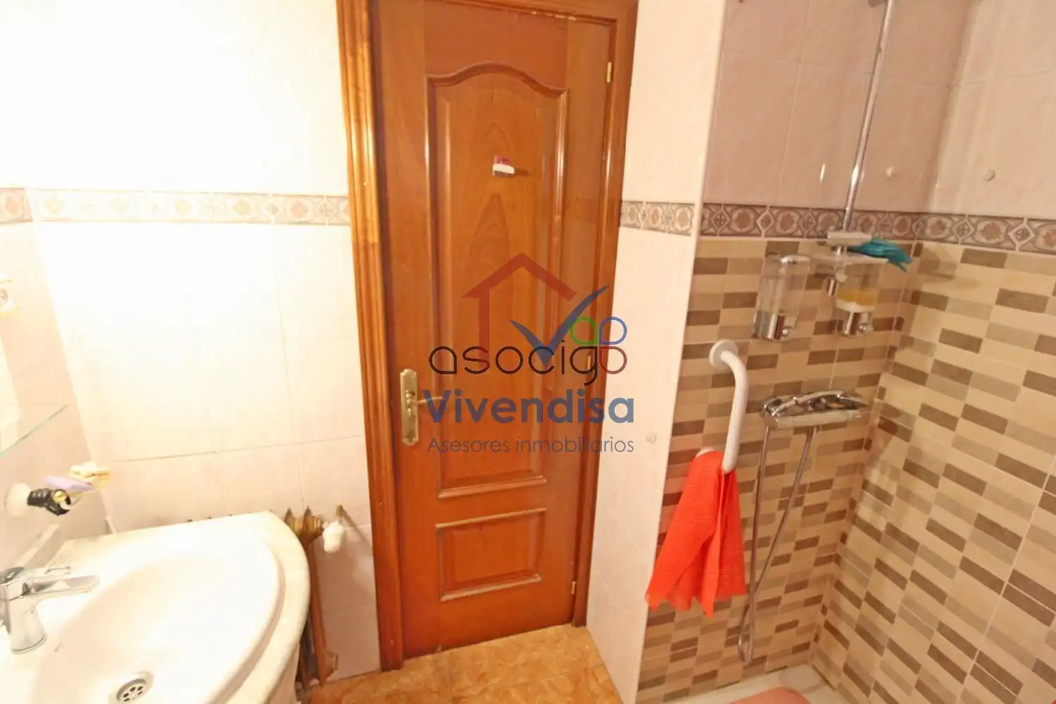 Bathroom of Flat for sale in Guadalajara  with Heating, Terrace and Furnished