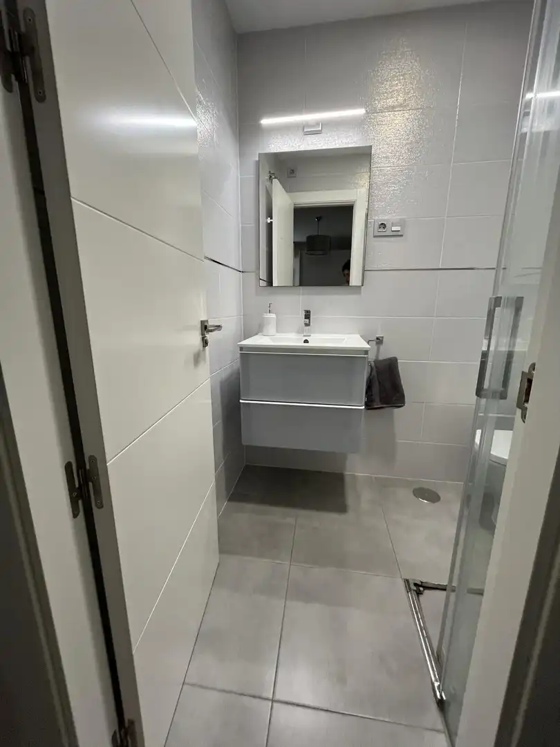 Baño de Piso de alquiler en Almería con Aire acondicionado, Calefacción y Amueblado