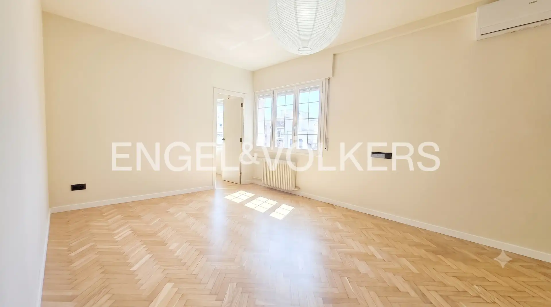 Living room of Flat for sale in Barcelona  with Air Conditioner, Heating and Parquet flooring