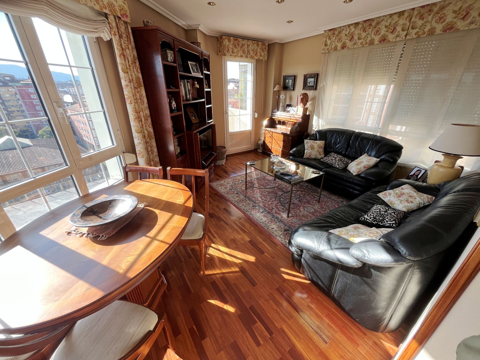 Sala de estar de Piso en venta en Avilés con Calefacción, Parquet y Terraza