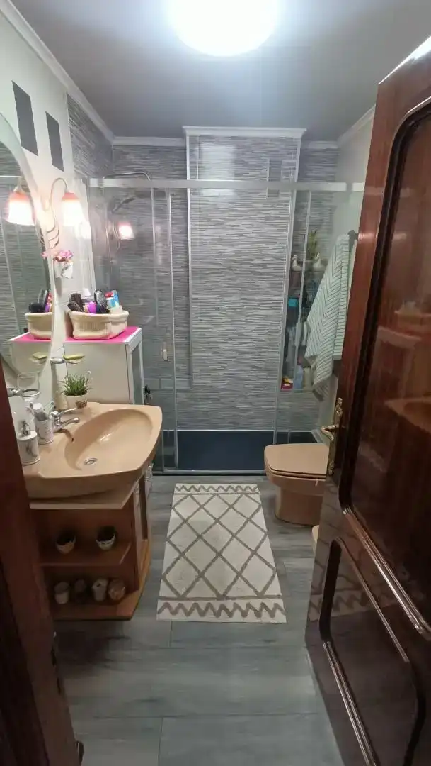 Bany de Àtic en venda en Pontevedra Capital  amb Terrassa i Balcó