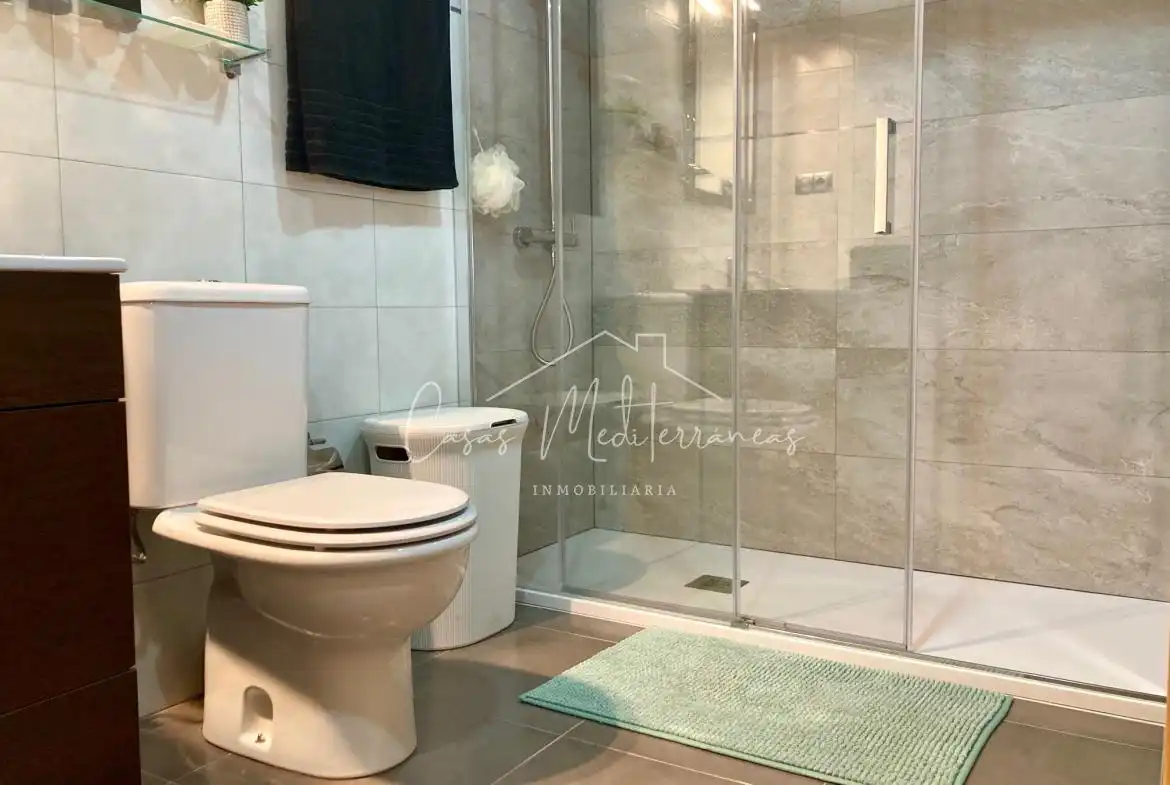 Baño de Piso en venta en Deltebre con Aire acondicionado y Piscina comunitaria