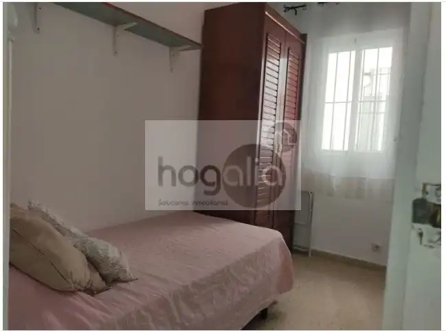 Bedroom of Flat for rent in Sevilla  with Air Conditioner, Furnished and Balcony