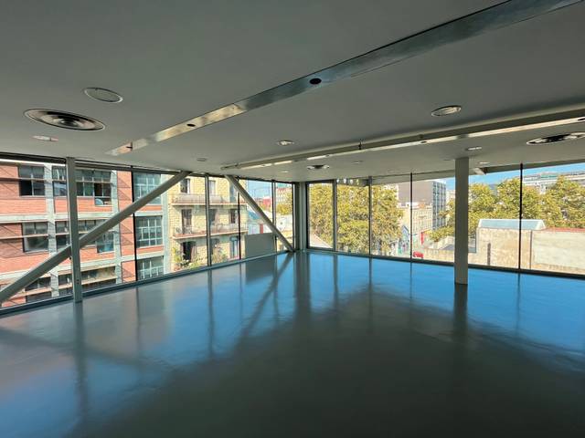 Oficina en Alquiler en Carrer de Pujades en El Parc i la Llacuna del Poblenou