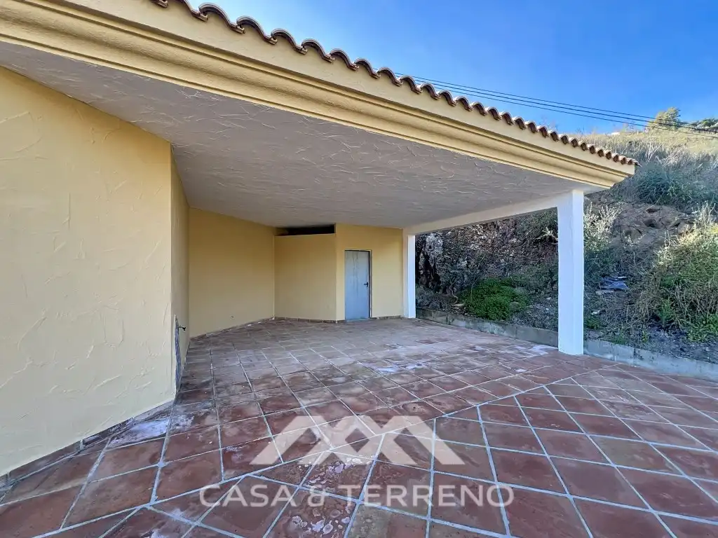 Terrassa de Casa o xalet en venda en Algarrobo amb Jardí privat, Terrassa i Piscina