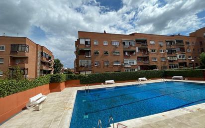 Swimming pool of Flat for sale in Alcobendas
