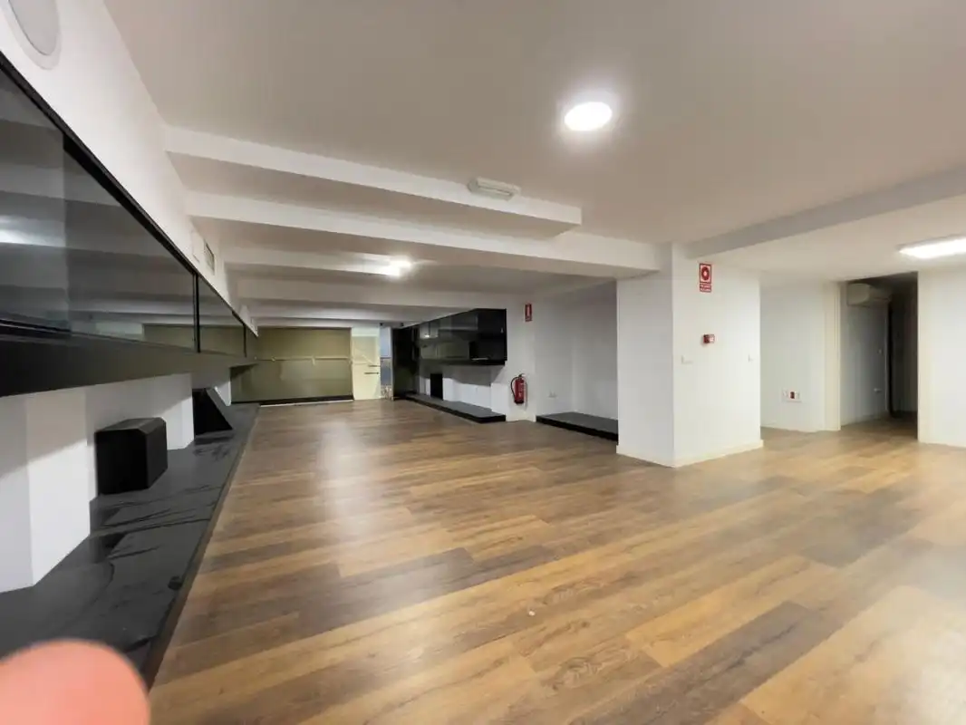 Local comercial en venta en C. Sebastián Souvirón, imagen 2