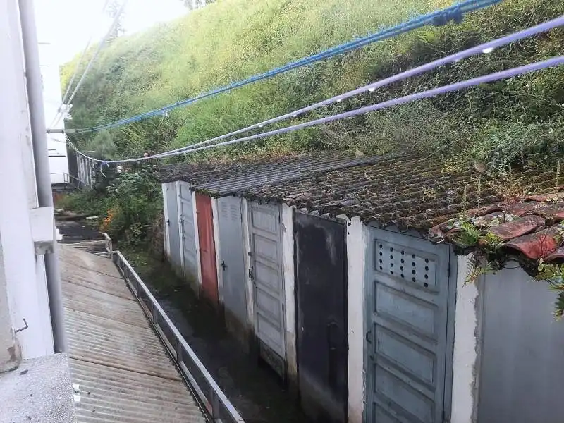 Vista exterior de Piso en venta en Lena con Parquet, Trastero y Lavadora
