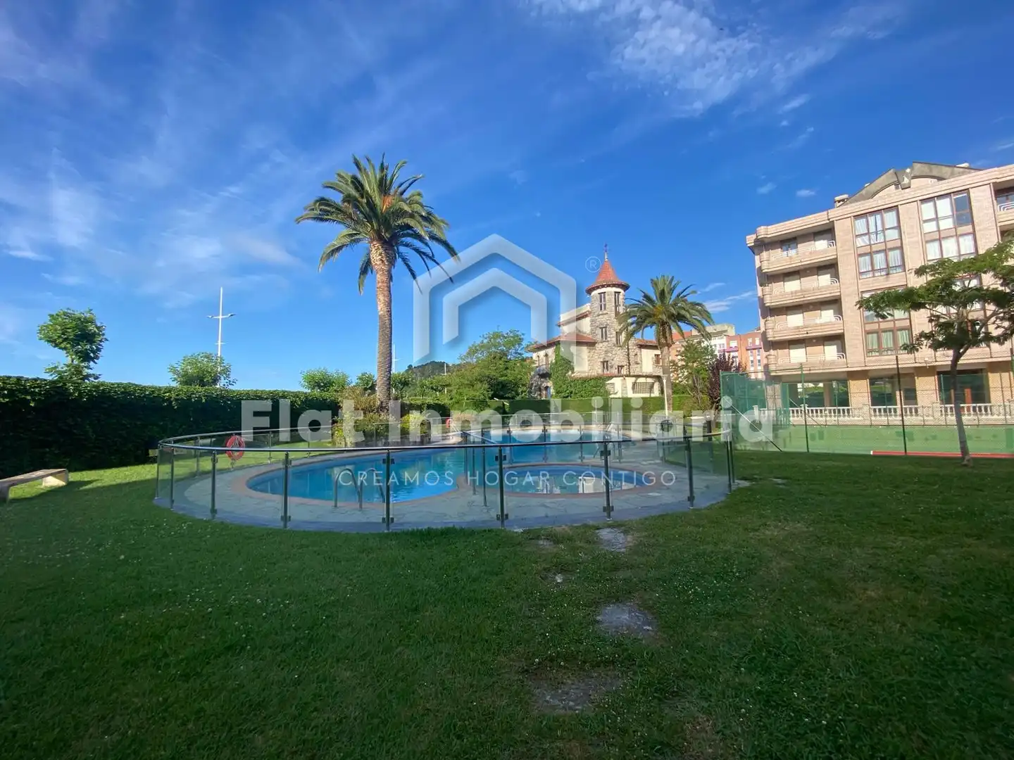 Vista exterior de Piso en venta en Castro-Urdiales con Calefacción, Parquet y Terraza