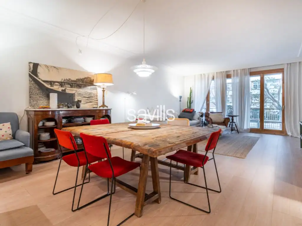 Comedor de Apartamento en venta en Barcelona con Balcón