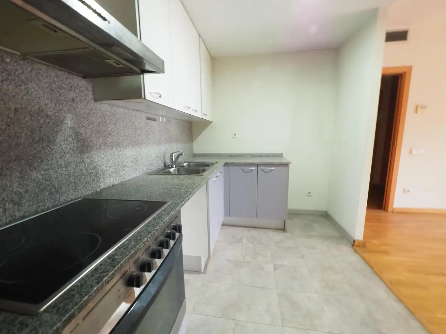 Cocina de Piso en venta en Cerdanyola del Vallès con Calefacción, Parquet y Terraza