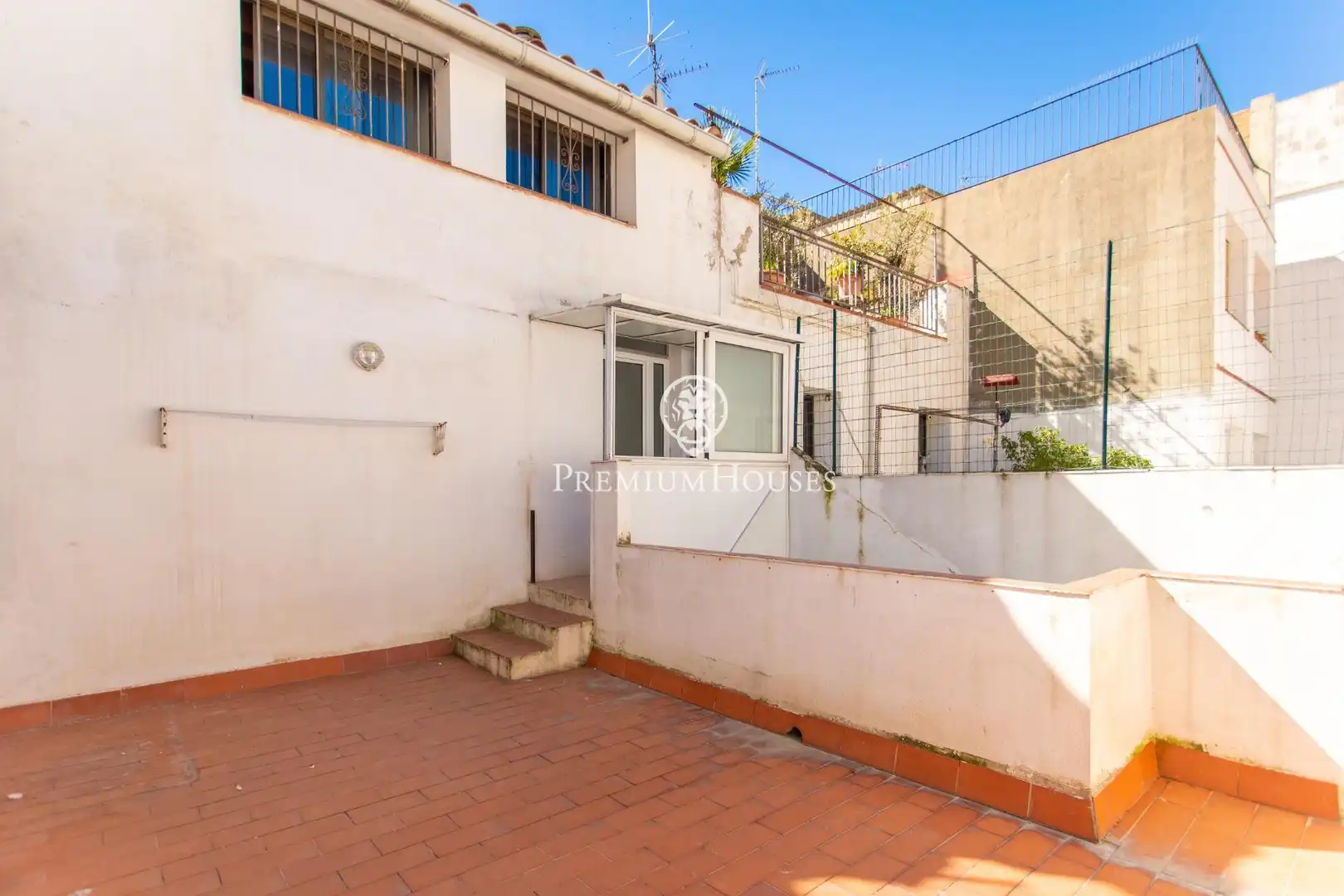 Außenansicht von Einfamilien-Reihenhaus zum Verkauf in Canet de Mar mit Klimaanlage, Heizung und Terrasse