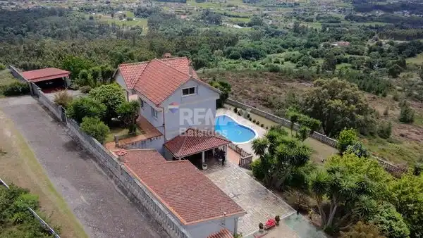 Vista exterior de Casa o xalet en venda en As Neves   amb Calefacció, Jardí privat i Parquet