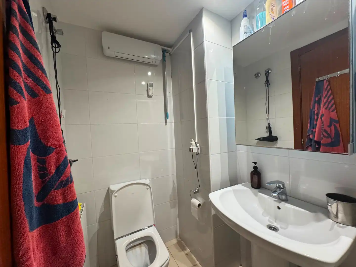 Baño de Piso en venta en Olot con Calefacción, Trastero y Balcón
