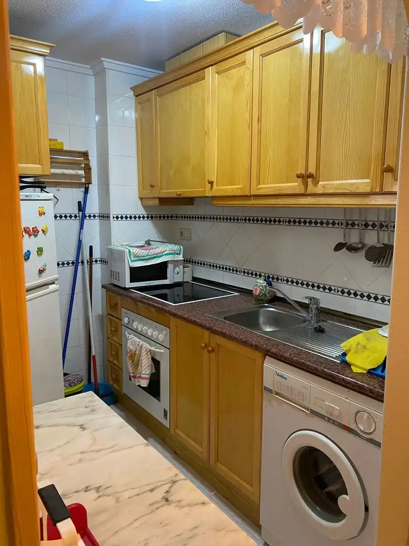 Cuina de Pis en venda en Torrevieja amb Aire condicionat, Terrassa i Moblat