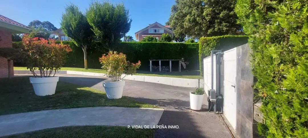 Parkplatz von Haus oder Chalet zum Verkauf in Ribamontán al Mar mit Heizung