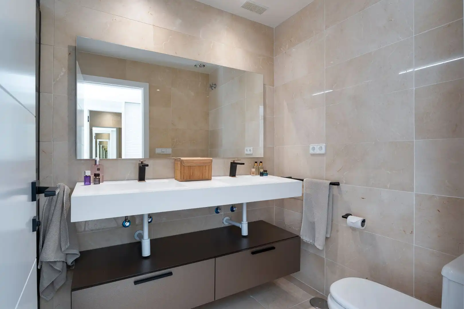 Badezimmer von Maisonette zur Miete in Benahavís mit Klimaanlage, Heizung und Privatgarten