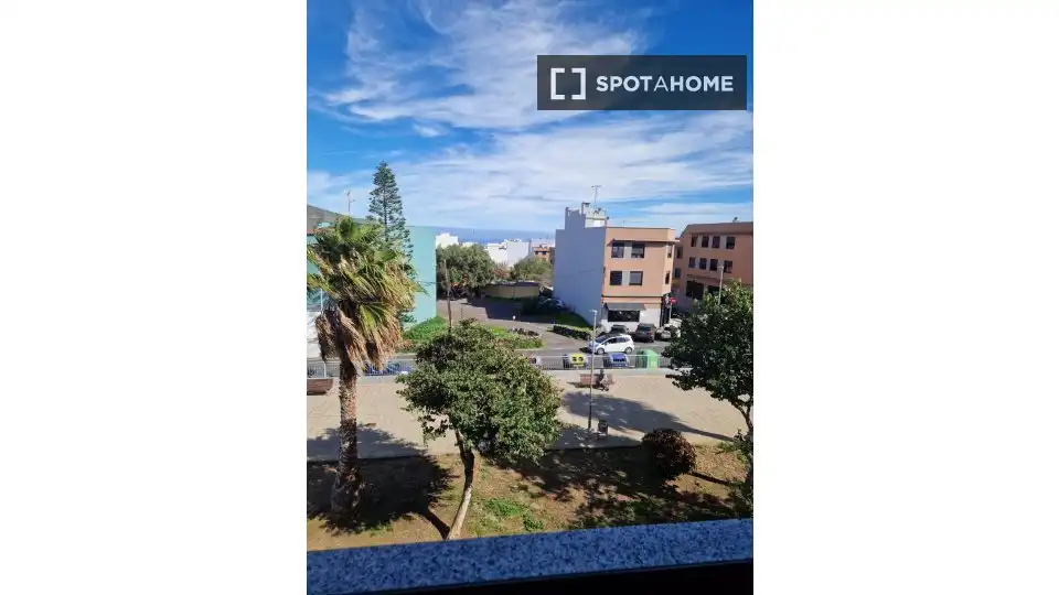 Vista exterior de Apartamento para compartir en San Cristóbal de la Laguna con Aire acondicionado, Terraza y Amueblado